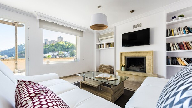 Unclassified image, 1 of 18, button - Fabulous Penthouse Prime Location. 3 Bd & Private Terrace & Views to Alhambra. Ático Plaza Nueva (Granada)