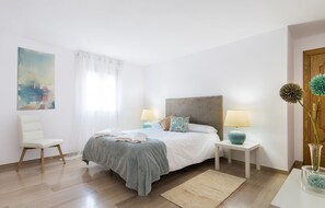 Apartament, 3 dormitoris | 3 dormitoris, planxa i posts de planxar i roba de llit
