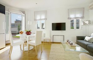 32-inch TV with cable channels