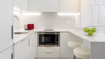 Apartment (2 Bedrooms) | Private kitchen | Full-sized fridge, microwave, oven, espresso maker