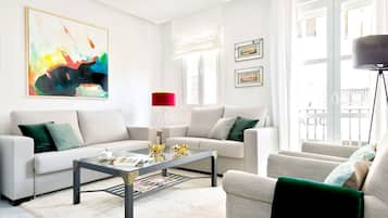 Apartment (3 Bedrooms) | Living area | 32-inch TV with cable channels