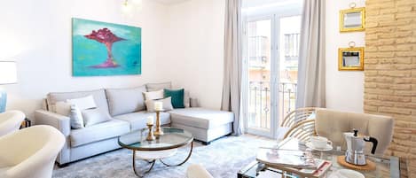 公寓 (1 Bedroom) | 起居區 | 32-吋電視,提供有線頻道