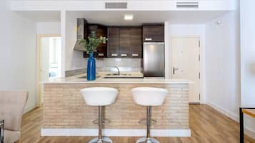 Appartamento (1 Bedroom) | Cucina privata | Frigorifero con congelatore, microonde, macchina per caffè espresso