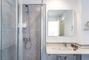 Apartment (1 Bedroom) | Bathroom