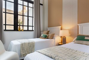 아파트 (4 Bedrooms) | 4 개의 침실, 각각 다르게 가구 비치, 방음 설비, 다리미/다리미판