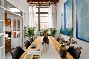 Appartement (4 Bedrooms) | Restauration dans la chambre