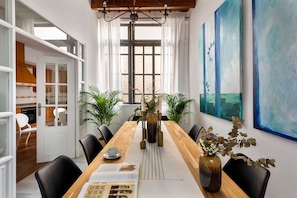 Appartement (4 Bedrooms) | Restauration dans la chambre