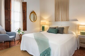 Apartment (4 Bedrooms) | 4 bedrooms, individually furnished, soundproofing, iron/ironing board - Genteel Home Alhóndiga Sevilla (Seville)