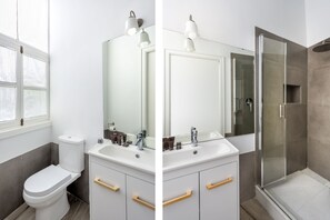 Apartment, 1 Bedroom | Bathroom | Shower, towels, soap, shampoo - Beatiful & Quiet 1Bd Apartment Near the Cathedral, Padre Marchena III (Seville)