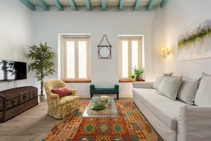 Appartement, 1 chambre | Salle de séjour | Télévision de 32 pouces avec chaînes par câble