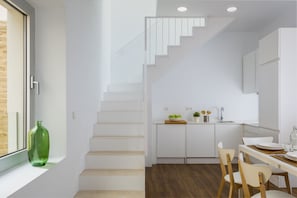 Apartamento, 2 habitaciones | Cocina privada | Frigorífico grande, microondas, horno y placa de cocina