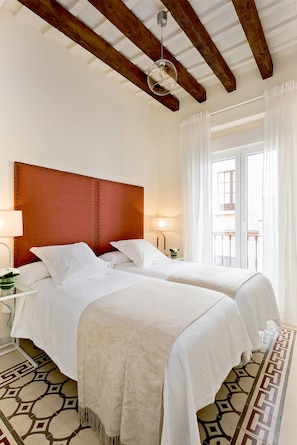 Appartement (3 Bedrooms) | 3 chambres, fer et planche à repasser, Wi-Fi gratuit, draps fournis