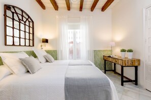 Apartment (3 Bedrooms) | 3 Schlafzimmer, Bügeleisen/Bügelbrett, kostenloses WLAN, Bettwäsche