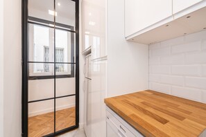 Apartment, 2 Bedrooms | Private kitchen