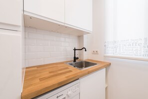 Apartment, 2 Bedrooms | Private kitchen