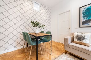 Apartment, 2 Bedrooms | Living room