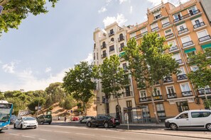 Apartment, 2 Bedrooms | Street view
