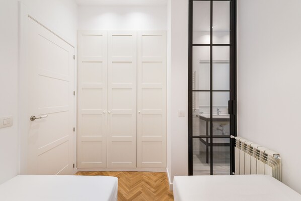 Apartment, 2 Bedrooms | 2 bedrooms, iron/ironing board, free WiFi, bed sheets