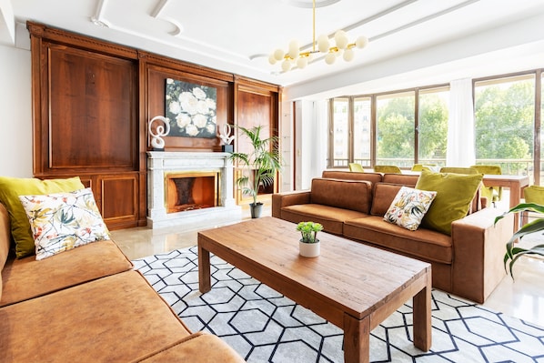 Apartment (3 Bedrooms) | Living room | 32-inch TV with cable channels