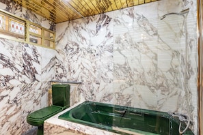 Apartment (3 Bedrooms) | Bathroom