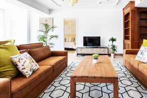 Apartment (3 Bedrooms) | Living room | 32-inch TV with cable channels