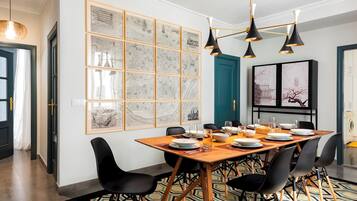 Appartement (4 Bedrooms) | Dineren in de kamer