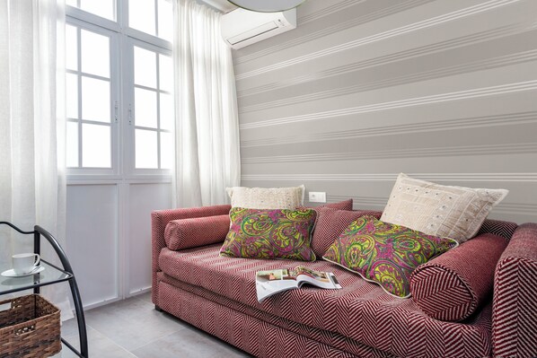 Apartment (4 Bedrooms) | Individually furnished, iron/ironing board, free WiFi, bed sheets