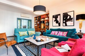 Appartement (4 Bedrooms) | Coin séjour