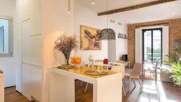 Apartment (3 Bedrooms) | Living area | 32-inch TV with cable channels