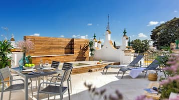 Apartamento (2 Bedrooms) | Opções para refeição ao ar livre