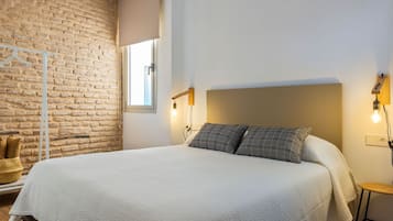 Apartment (3 Bedrooms) | 1 bedroom, soundproofing, iron/ironing board, free WiFi