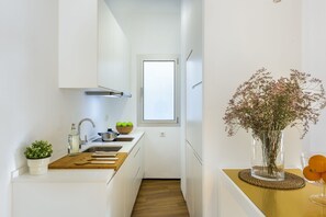 Apartment, 3 Bedrooms | Private kitchen