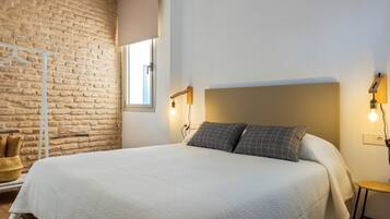 Apartment, 3 Bedrooms | 3 bedrooms, soundproofing, iron/ironing board, free WiFi