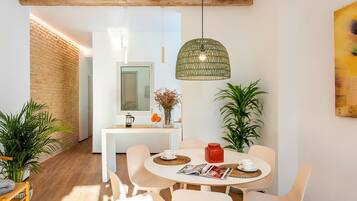 Apartment, 3 Bedrooms | Living room | 32-inch TV with cable channels