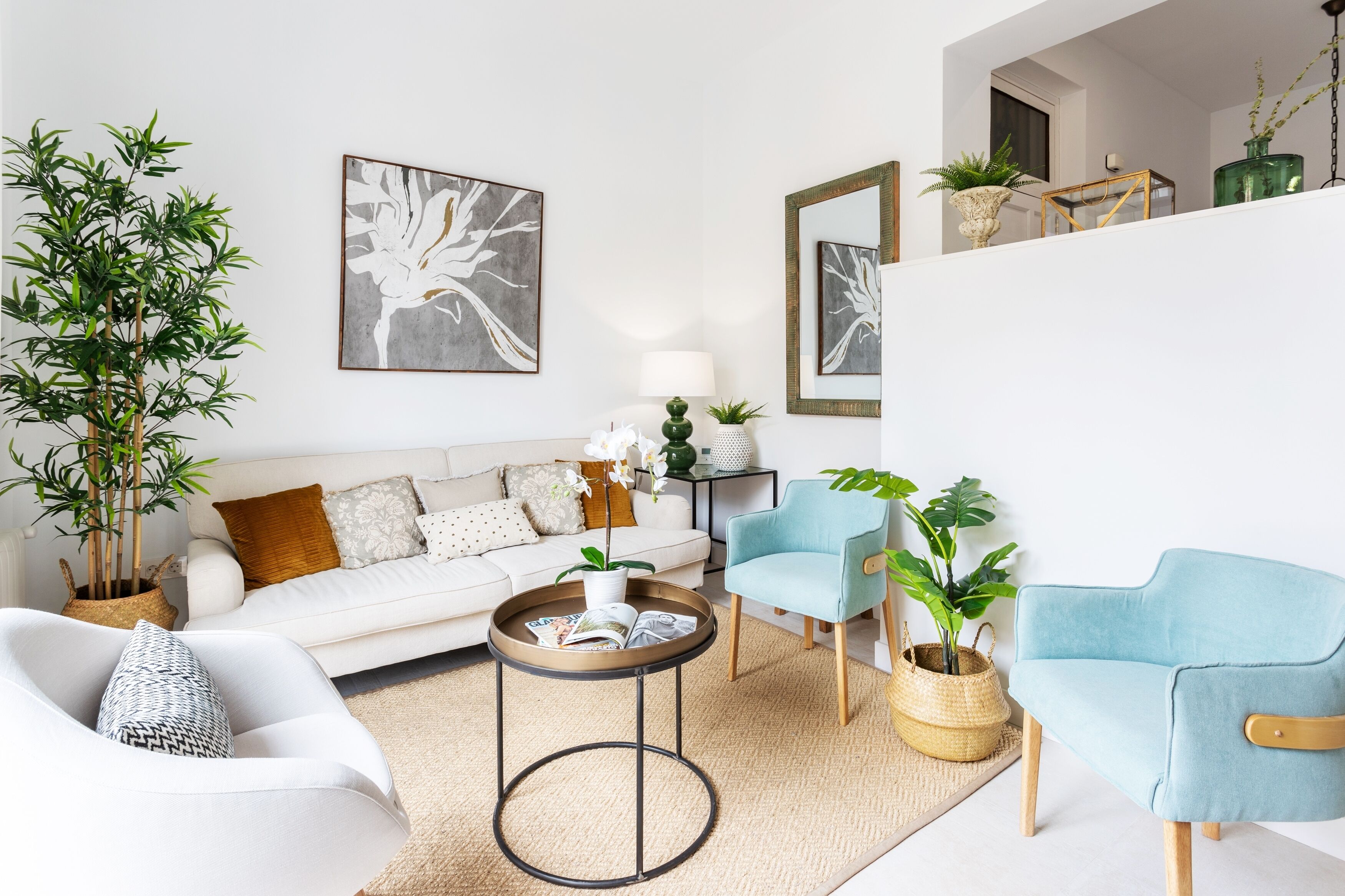 Apartment (4 Bedrooms) | Living room | 32-inch TV with cable channels