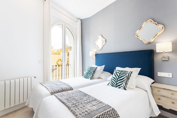Apartment (4 Bedrooms) | 4 bedrooms, soundproofing, iron/ironing board, free WiFi