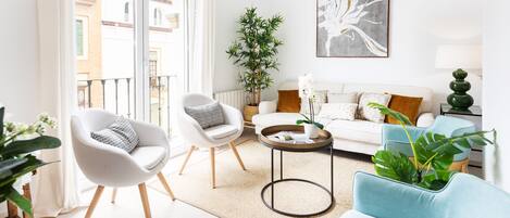 Apartment (4 Bedrooms) | Wohnzimmer