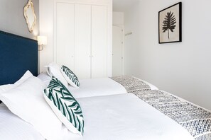 Appartement (4 Bedrooms) | 4 chambres, chambres insonorisées, fer et planche à repasser