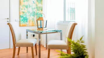 Apartment (2 Bedrooms) | In-room dining