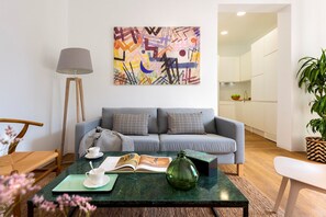 Apartment (2 Bedrooms) | Private kitchen | Full-size fridge, microwave, stovetop, dishwasher - Beautiful 2 Bd Apart With View to Plaza Santa Cruz Santa Teresa V (Seville)