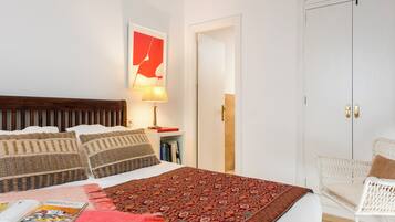 1 chambre, chambres insonorisées, fer et planche à repasser