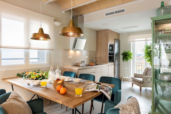 Apartment, 3 Bedrooms | Private kitchen | Full-size fridge, microwave, oven, stovetop