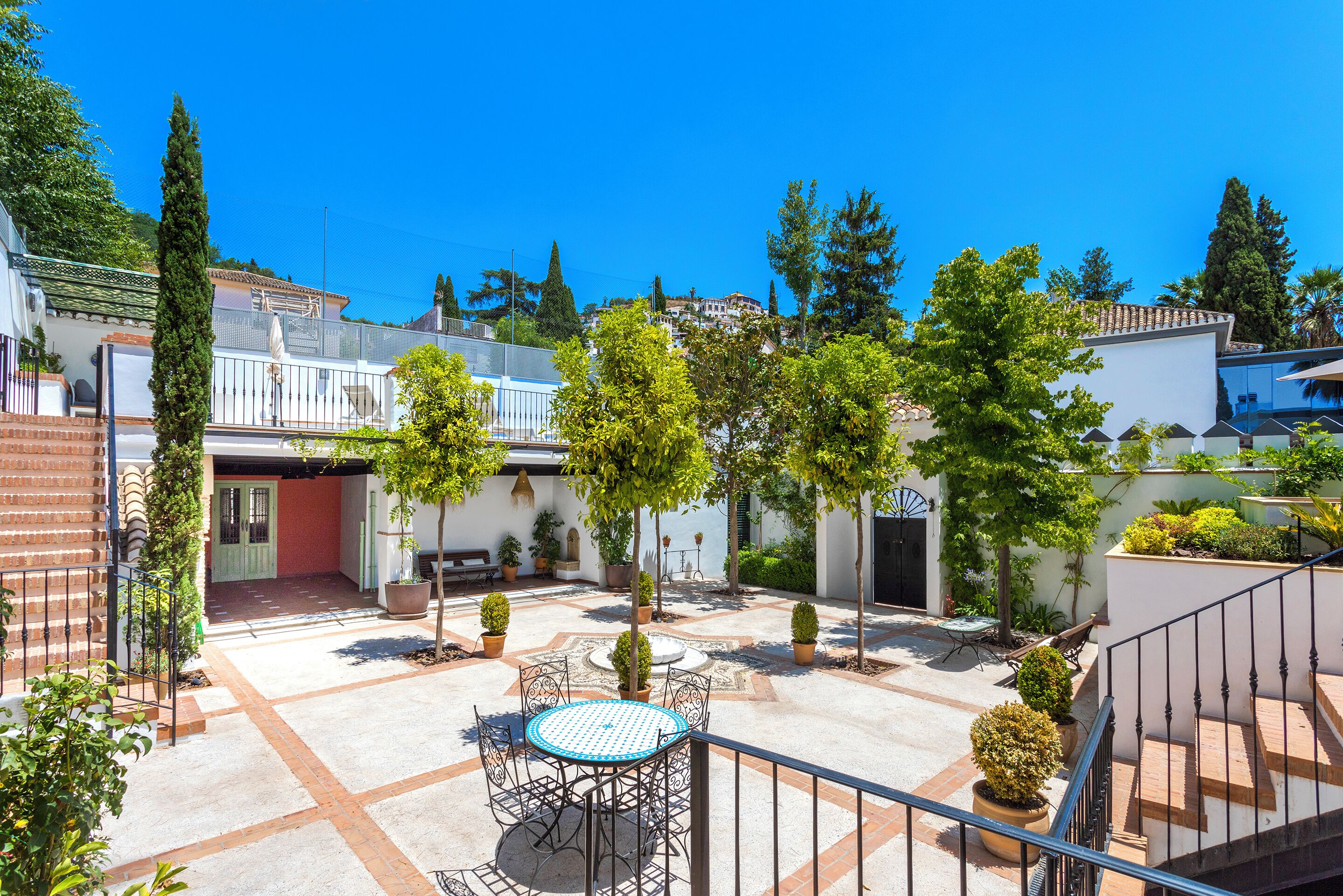 Apartemen (4 Bedrooms) | Teras/patio