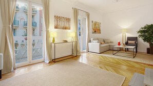 Apartment, 2 Bedrooms | Living room | 32-inch TV with cable channels - Big Apartment 2 Bedrooms & 2 Bathrooms. Chamberí (Madrid)