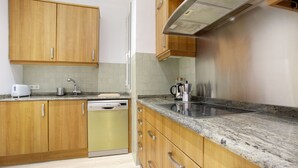 Apartment, 2 Bedrooms | Private kitchen | Espresso maker, coffee/tea maker, full-sized fridge, microwave - Big Apartment 2 Bedrooms & 2 Bathrooms. Chamberí (Madrid)