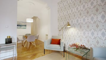 Apartment, 2 Bedrooms | Living room | 32-inch TV with cable channels