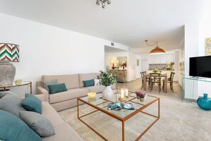 公寓 (3 Bedrooms) | 起居區 | 32-吋電視,提供有線頻道