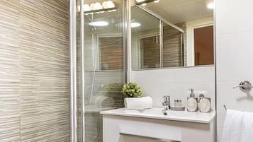 Departamento (3 Bedrooms) | Baño | Regadera, secadora de cabello, bidet, toallas