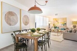 Appartement (3 Bedrooms) | Restauration dans la chambre