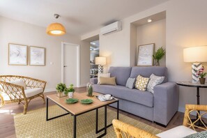 Apartment (2 Bedrooms) | Living area